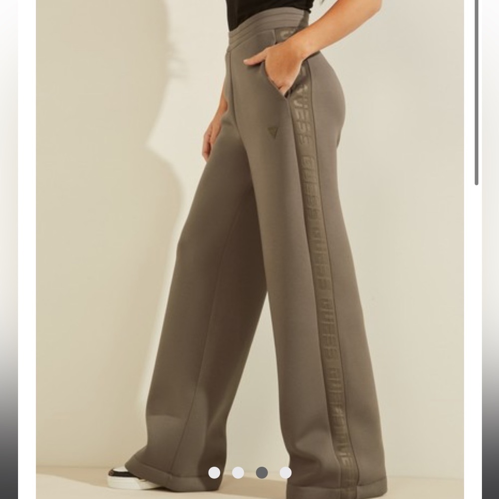 Guess wide-legged sweatpants